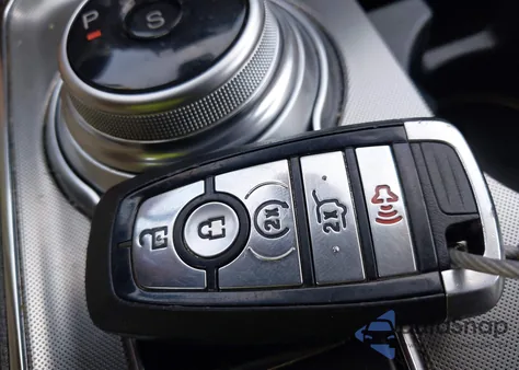 2022 Ford Edge Titanium z USA, uszkodzony, nr VIN 2FMPK4K94NBB05850